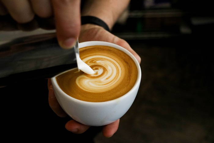 barista course; steaming milk