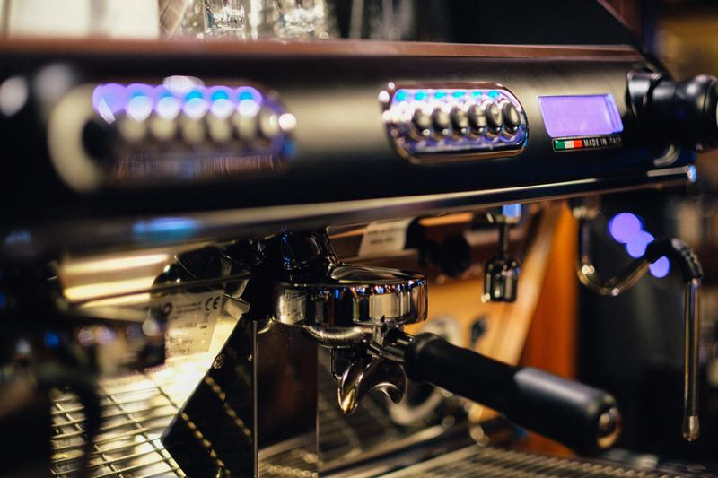 how to be a barista; coffee shop equipment
